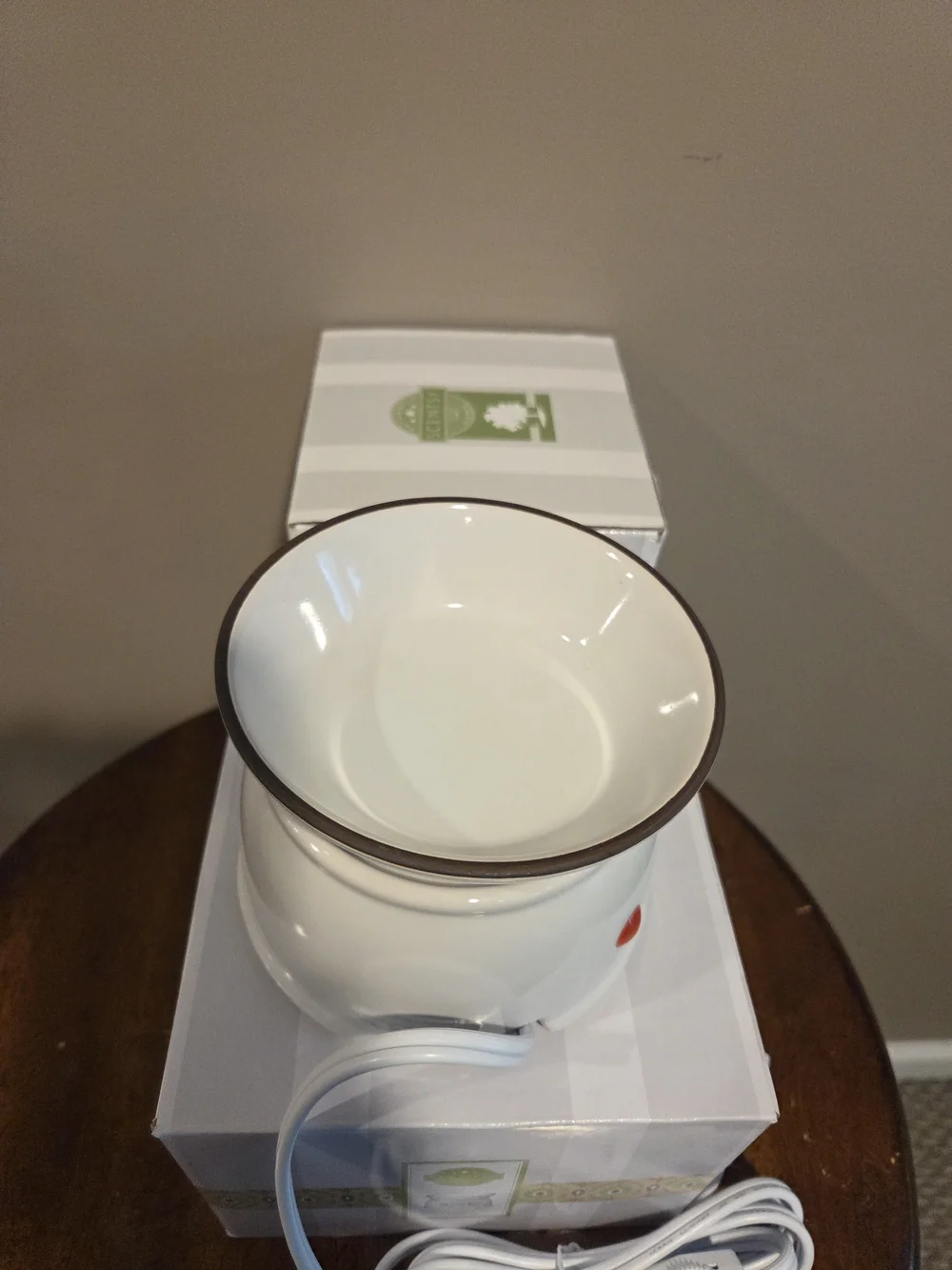 Scentsy White Ceramic Wax Warmer with LOVE Emblem